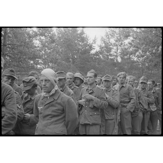 Des unités variées de l'armée allemande viennent de quitter la ville de Vilnius qu'ils défendaient devant la pression de l'armée Rouge.