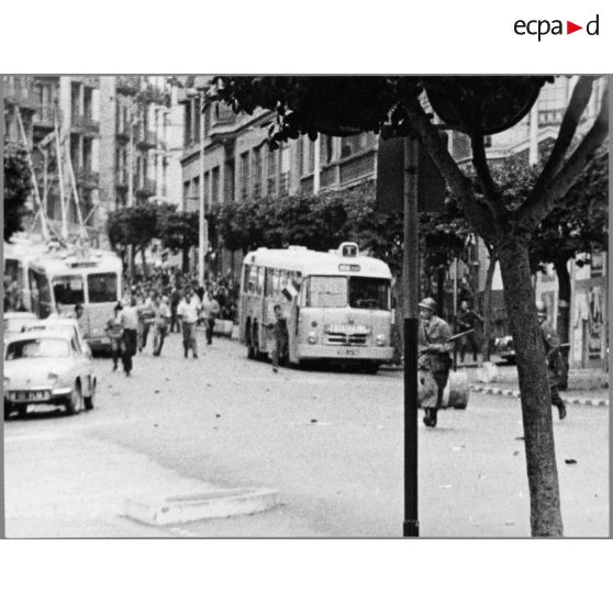 [Alger, décembre 1960. Manifestation du Front pour l'Algérie française (FAF)].
