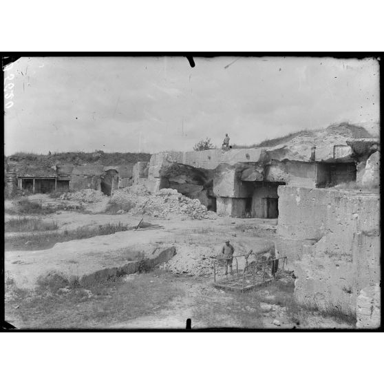 Quennevières (Oise). Vue d'une carrière occupée pendant 2 ans 1/2 par les allemands. [légende d'origine]