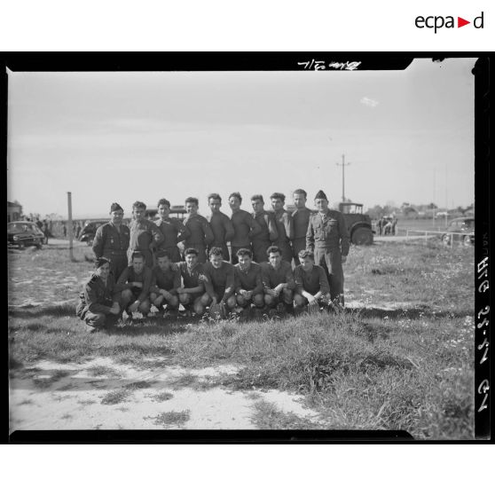 Equipe de rugby militaire lors de championnat de sports militaires à Alger.