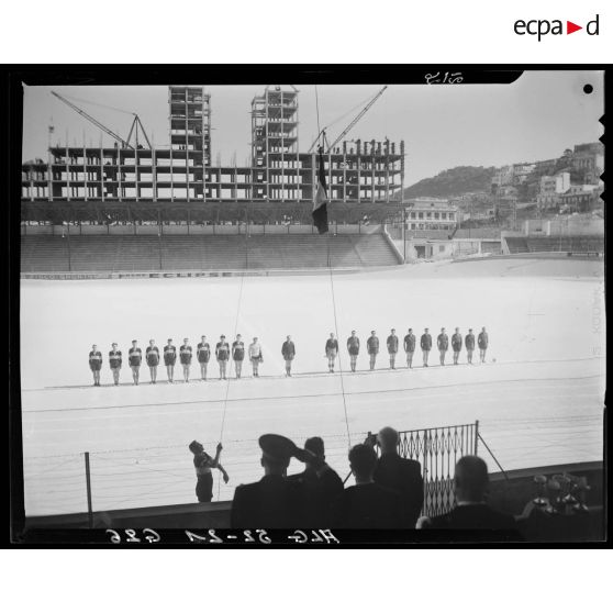 Match de football aux championnats de sports militaires au stade municipal d'Alger.