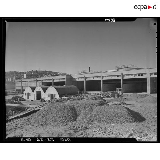 Vue sur les infrastructures du services des essences à Alger.