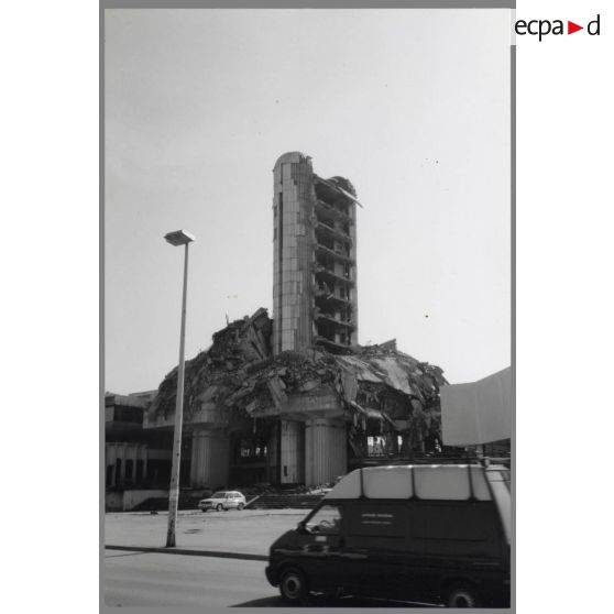 Les anciens locaux du quotidien Oslobodenje, quartier d'Alipasino Polje - Sarajevo. [légende d'origine]