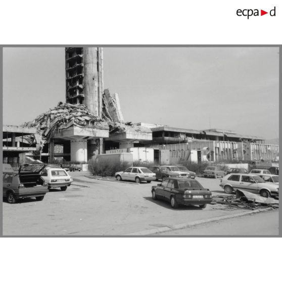 Les anciens locaux du quotidien Oslobodenje, quartier d'Alipasino Polje - Sarajevo. [légende d'origine]