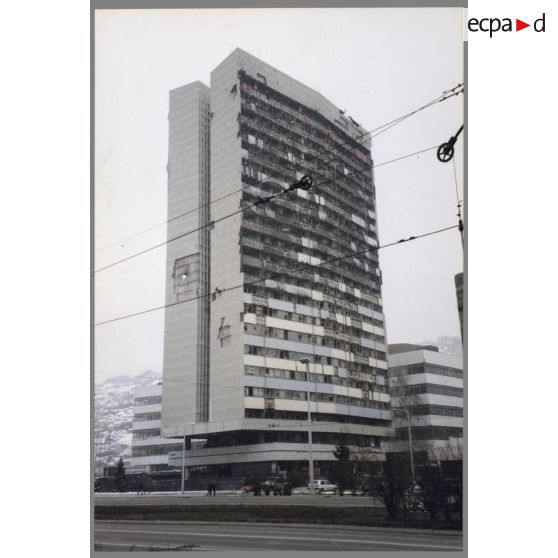 La faculté de lettres sur Zmaja od Bosne - Sarajevo. [légende d'origine]