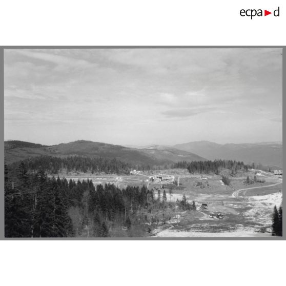 Les anciennes installations olympiques des jeux de 1984 à Bjelasnica, détruites ou piégées lors du retrait des troupes bosno-serbes. [légende d'origine]