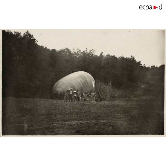 [Ballon d'observation au sol].