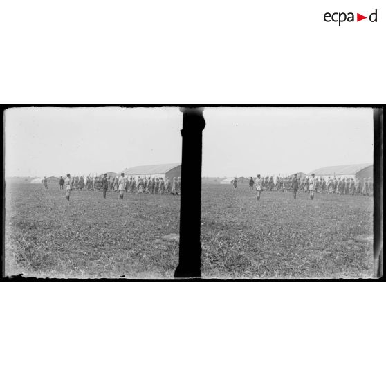 [Remise de décorations à Luc-Pupat au camp de Catigny].