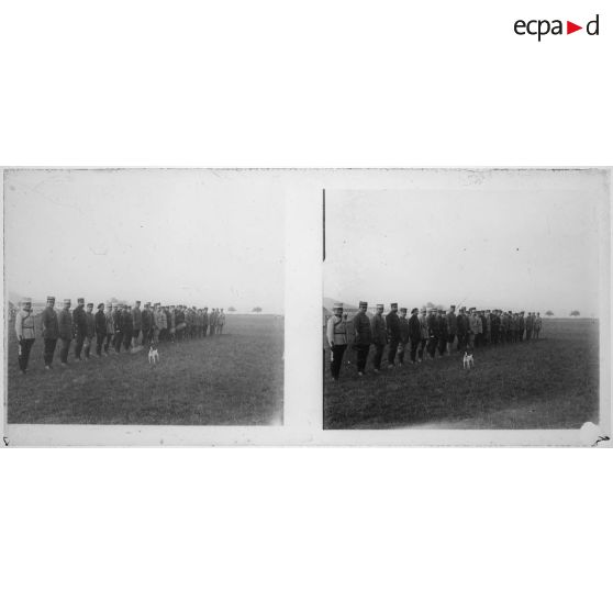 [Remise de décorations à Luc-Pupat au camp de Catigny].