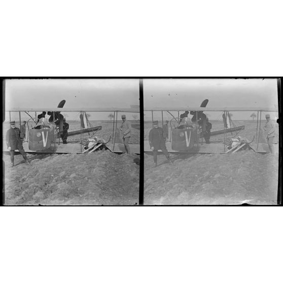 [Capotage du MF N°1164 - insigne V blanc].