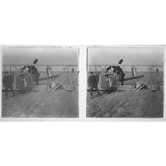 [Capotage du MF N°1164 - insigne V blanc].