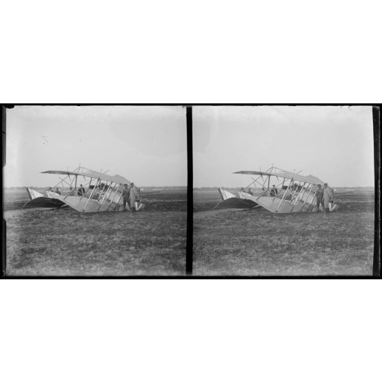 [Capotage du MF N°1164 - insigne V blanc].