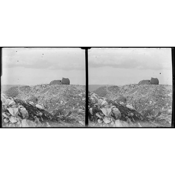 Fort de Liouville (Meuse). Dans les ruines. Tourelle du canon. [légende d'origine]