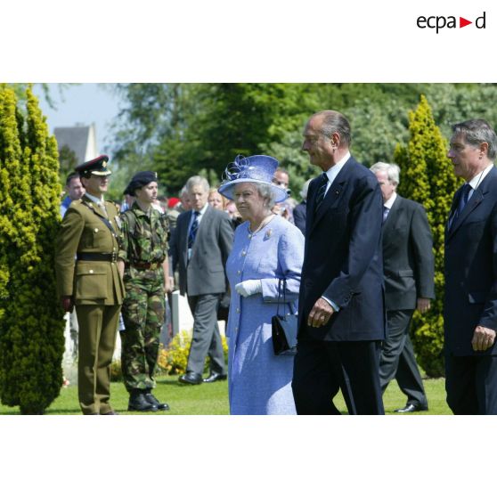 La reine d’Angleterre Elizabeth II et le président de la République française Jacques Chirac, lors du 60e anniversaire du débarquement en Normandie.