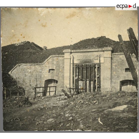 Entrée du fort des Paroches. [légende d'origine]