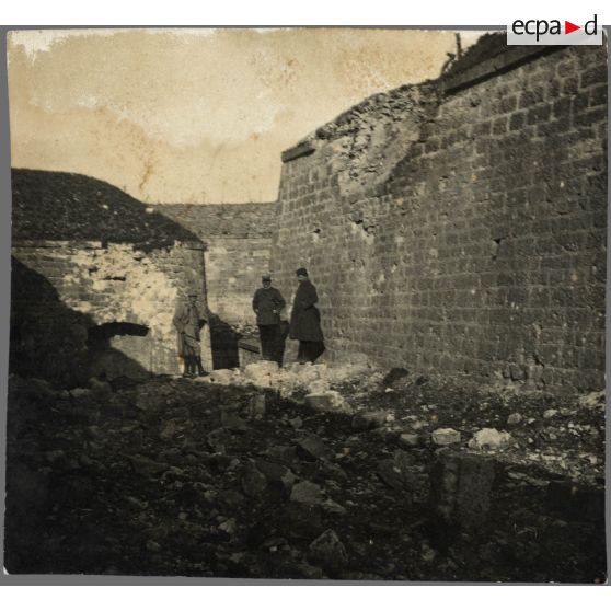 Fossé d'escarpe du fort des Paroches. [légende d'origine]