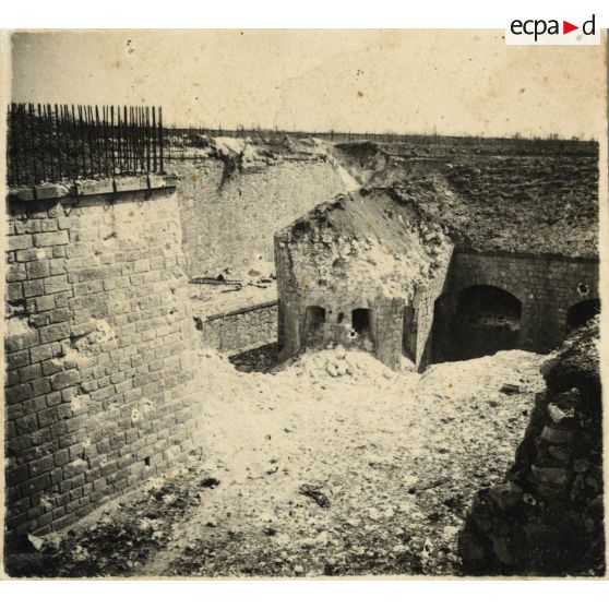 Coffres de contrescarpe, fort de Troyon. [légende d'origine]