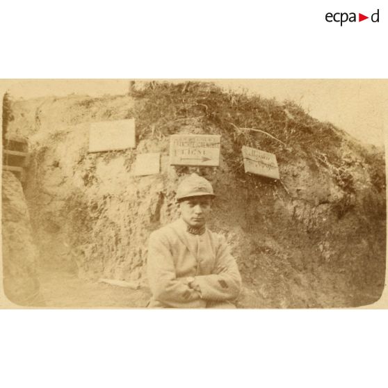 A l'observatoire d'artillerie, en tranchée de 2e ligne. [légende d'origine]