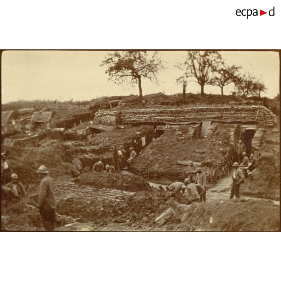 [Vue d'ensemble d'une tranchée]