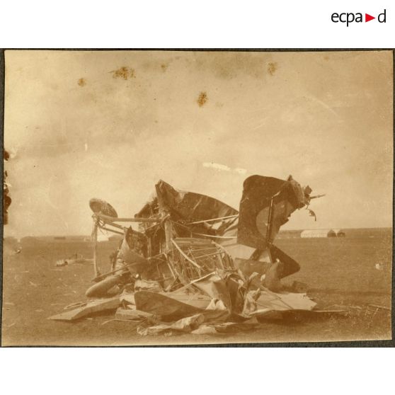 Un Hanriot biplace "bigorne". [légende d'origine]