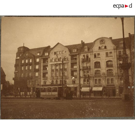 Les hôtels face à la gare de Metz. [légende d'origine]