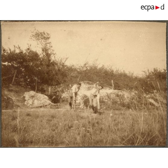 Lancement de poids. [légende d'origine]