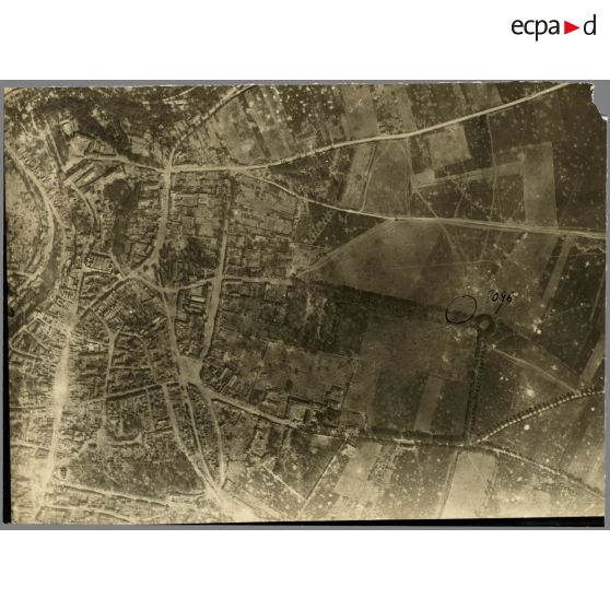 [Vue aérienne d'une ville].