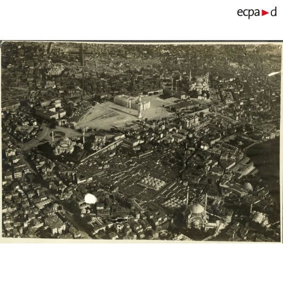 Place et Palais du Seraskier (Ministère de la guerre). [légende d'origine]