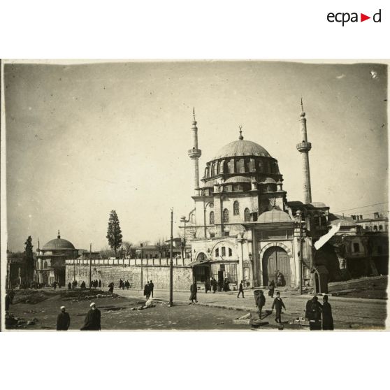 Mosquée de Bayazid. [légende d'origine]