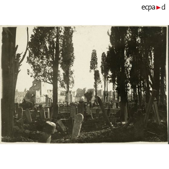 Cimetière turc et ruines byzantines. [légende d'origine]
