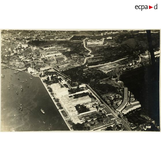 Les Bords du Bosphore. [légende d'origine]