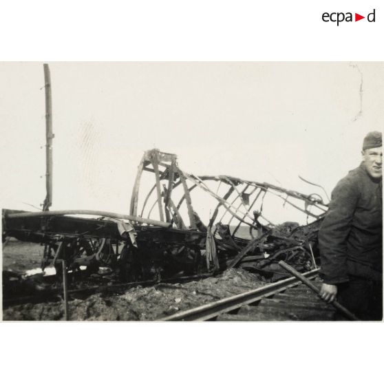 [Un train de l'Armée rouge détruit].