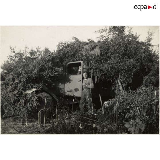 [Un camion allemand camouflé].