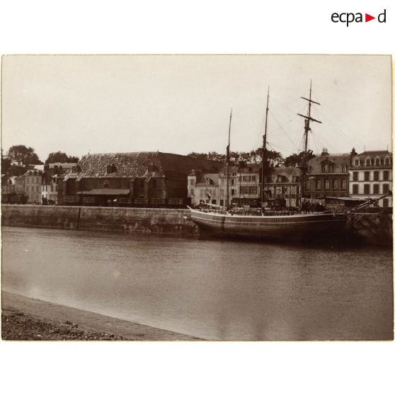 [Saint-Valery-sur-Somme : le canal].