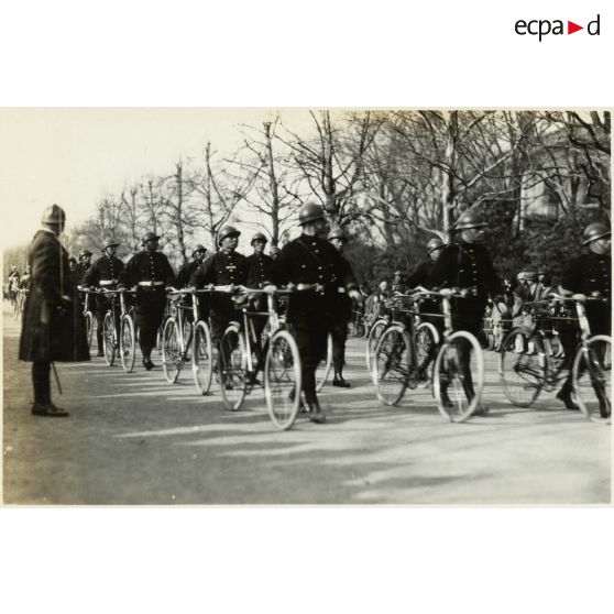 Les cyclistes (force auxiliaire). [légende d'origine]<br>