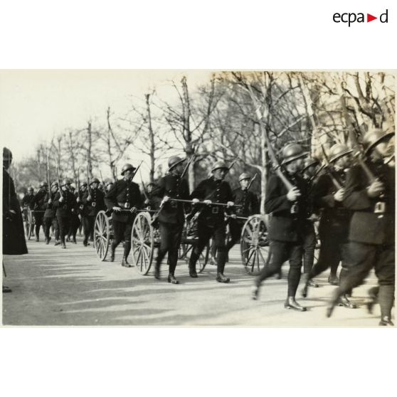 Les mitrailleurs (force auxiliaire). [légende d'origine]<br>
