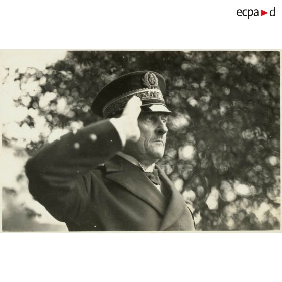 L'amiral Herr, commandant supérieur des forces navales françaises en Extrême-Orient. [légende d'origine]