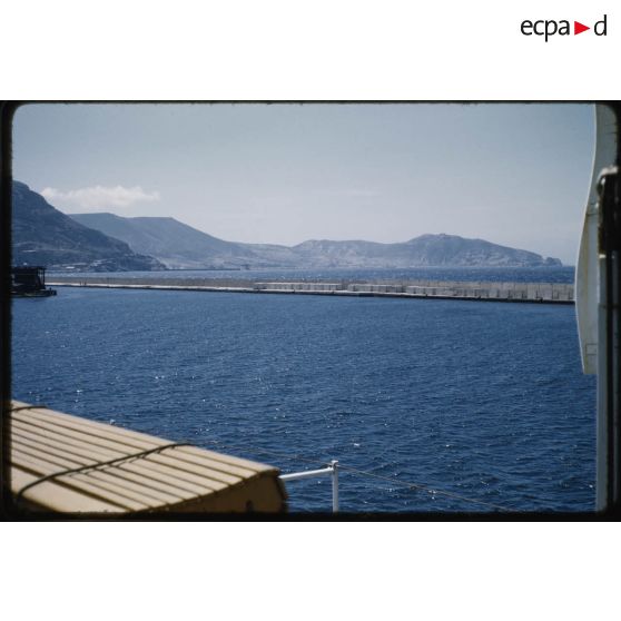 Oran s'éloigne, 30 mai 1959. [légende d'origine]