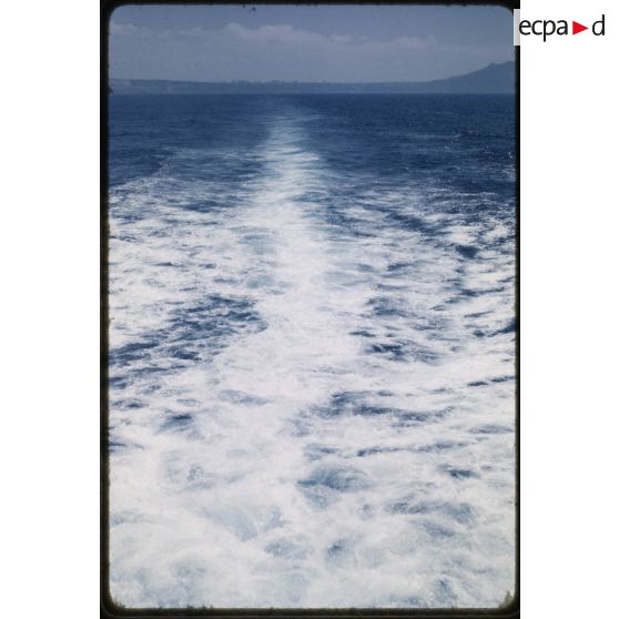 Au bout du sillage, Oran. 30 mai 1959. [légende d'origine]