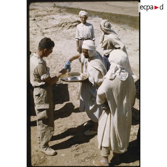 1957 Palat, ops Août, El Richa (7) accueil à El Richa. [légende d'origine]