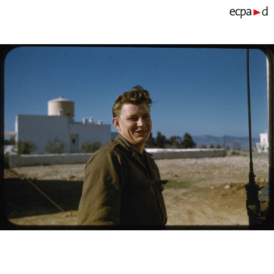 chef Krecht à Aïoun mars 1956. [légende d'origine]