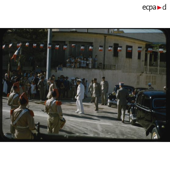 1956 Palikao, défilé 4e DIM Mascara 14-7. [légende d'origine]