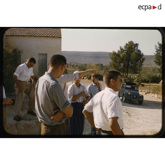 1956 Palikao, environs (8) reconnaissance en civil. [légende d'origine]