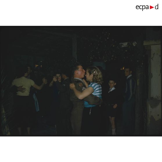 [Journée de la Saint-Georges 1958, bal au foyer du 3/12e RD].