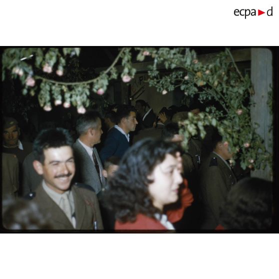 [Journée de la Saint-Georges 1958, bal au foyer du 3/12e RD].