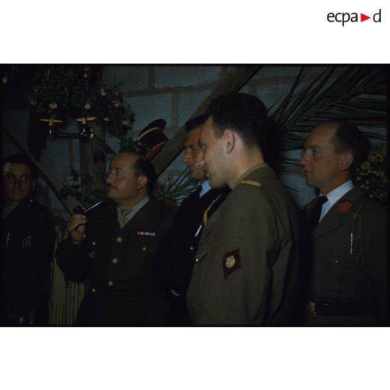 [Journée de la Saint-Georges 1958, bal au foyer du 3/12e RD].