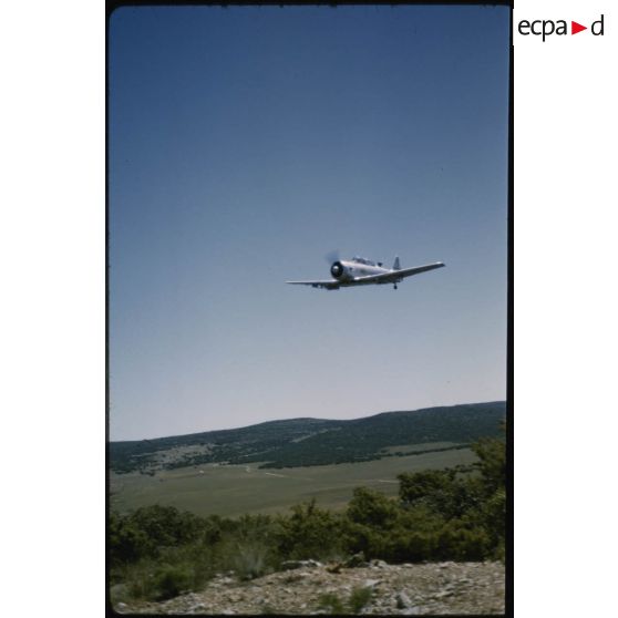 [Opération du 12e RD dans le secteur de Dominique-Luciani, appui aérien par un T6].