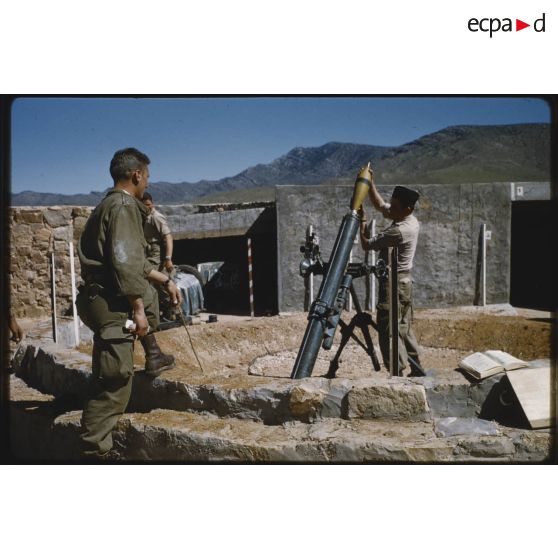 Tir au 120, avril 1959. [légende d'origine]<br>