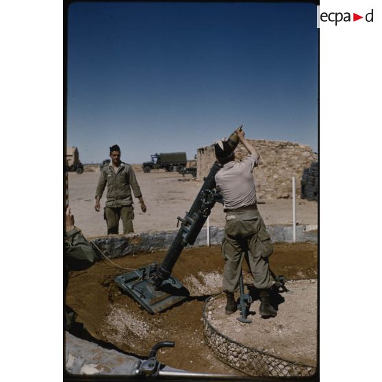 Tir au 120, avril 1959. [légende d'origine]<br>