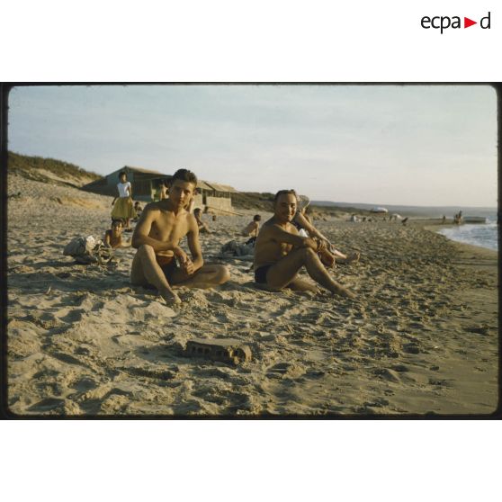 [Claude Roudeau sur une plage de Mostaganem, septembre 1957].